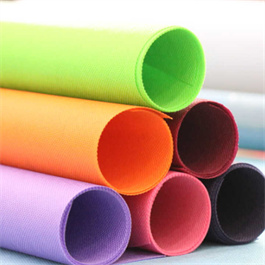 The factory produces colorful PP non-woven cloth with many colors and good quality for facemask cloth